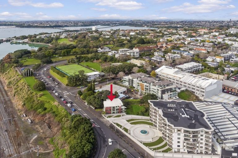 Photo of property in 112 Gladstone Road, Parnell, Auckland, 1052