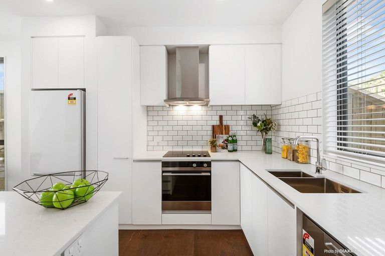 Photo of property in 1/62 Spenmoor Street, Newlands, Wellington, 6037