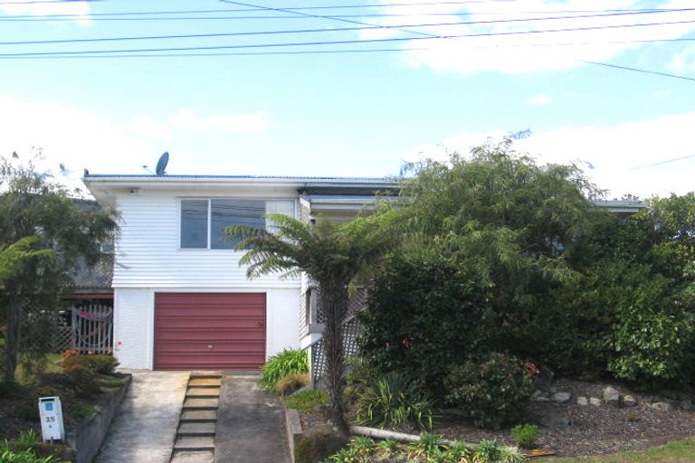 Photo of property in 1/27 Seaton Road, Murrays Bay, Auckland, 0630