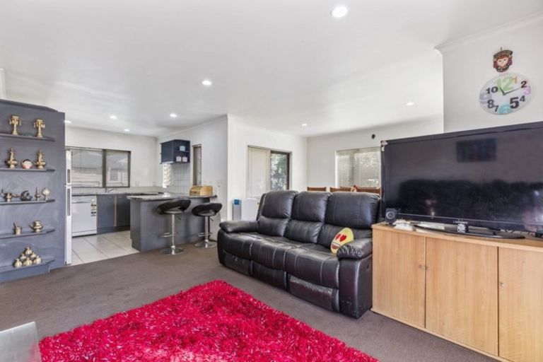 Photo of property in 2 Whitbourne Heights, Manurewa, Auckland, 2105