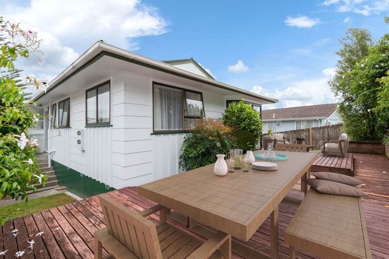 Photo of property in 12 Lewisham Street, Highland Park, Auckland, 2010