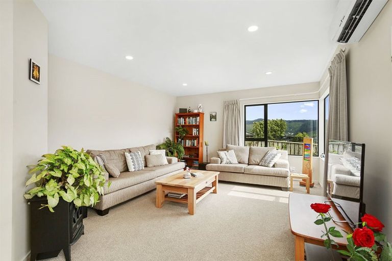 Photo of property in 2 Pikitanga Close, Tawa, Wellington, 5028