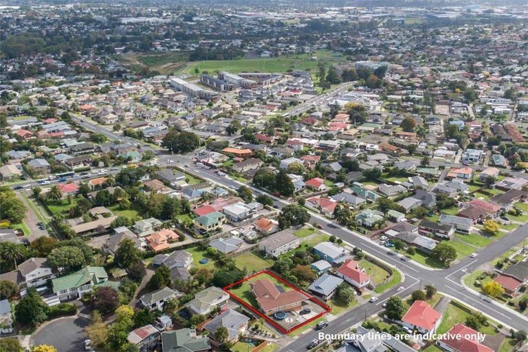 Photo of property in 1 Fowey Avenue, Te Atatu South, Auckland, 0610