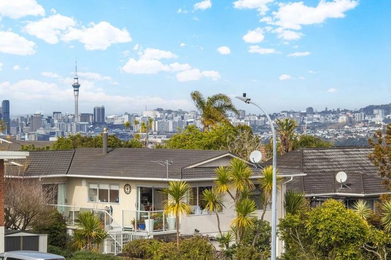 Photo of property in 134e Mokoia Road, Chatswood, Auckland, 0626