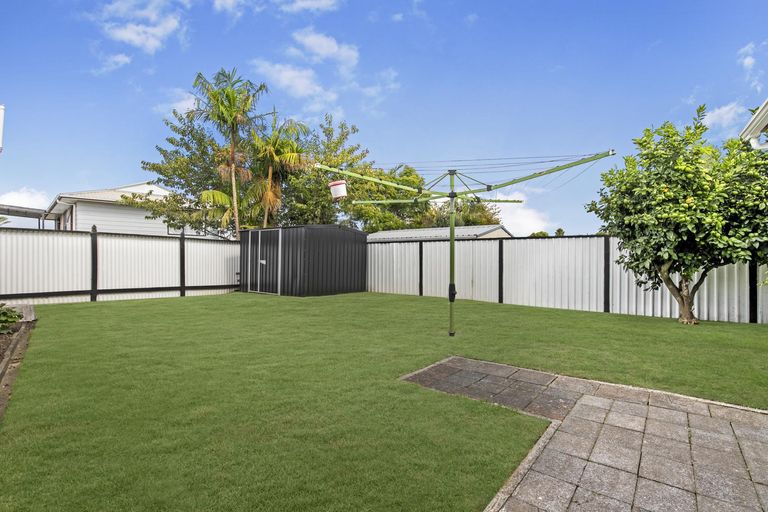 Photo of property in 14 Hadley Wood Drive, Wattle Downs, Auckland, 2103