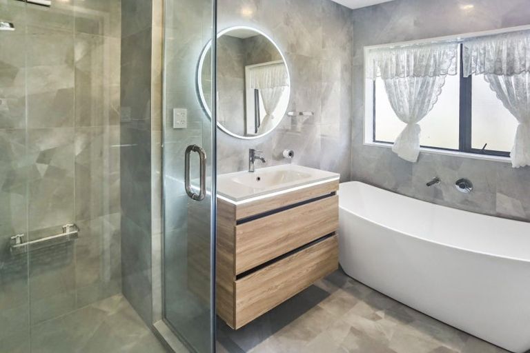 Photo of property in 9 Eastridge Court, Northpark, Auckland, 2013