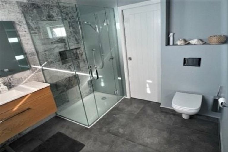 Photo of property in 44 Margaret Road, Raumati Beach, Paraparaumu, 5032