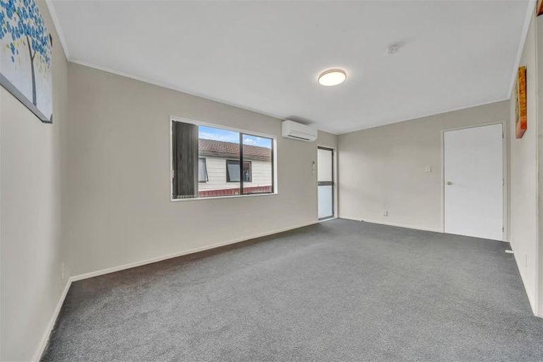 Photo of property in 2/24 Norrie Smith Avenue, Flat Bush, Auckland, 2023