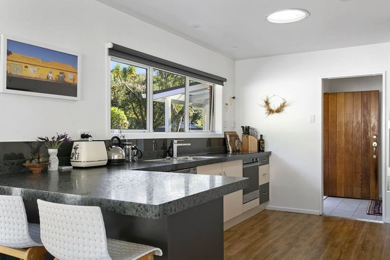 Photo of property in 2/13 Scenic Heights, Acacia Bay, Taupo, 3330