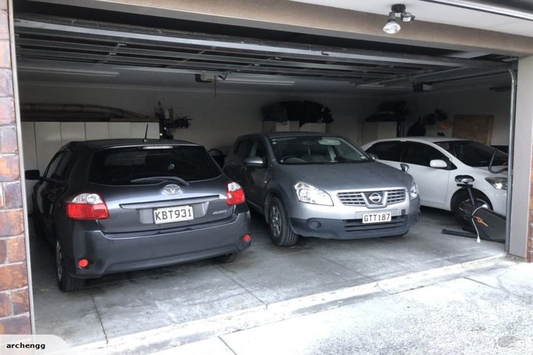 Photo of property in 131 Redoubt Road, Goodwood Heights, Auckland, 2105