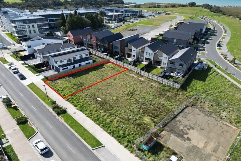 Photo of property in 6 Pukeko Road, Hobsonville, 0616