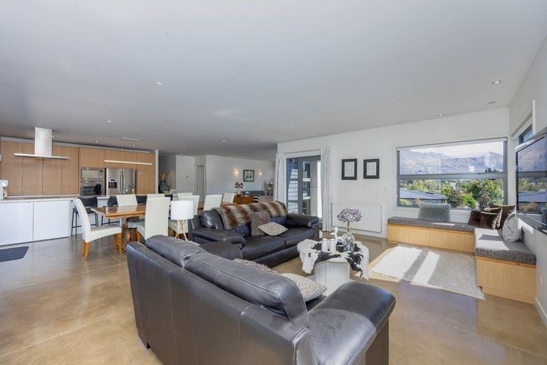 Photo of property in 16 Bevan Place, Wanaka, 9305