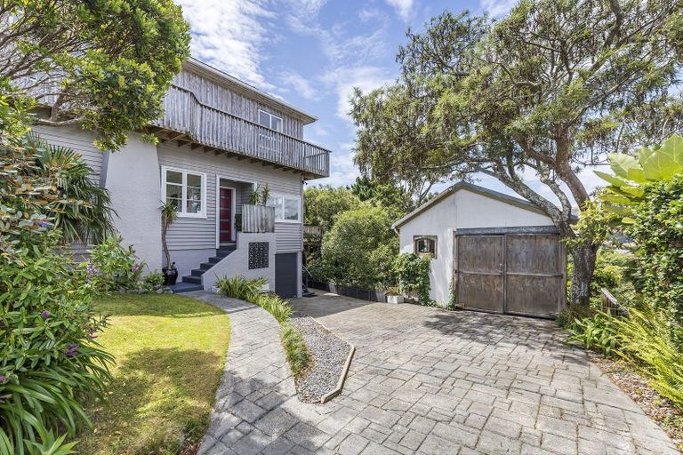 Photo of property in 58 Motuhara Road, Plimmerton, Porirua, 5026