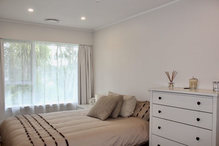 Photo of property in 2/70 Kaurilands Road, Titirangi, Auckland, 0604