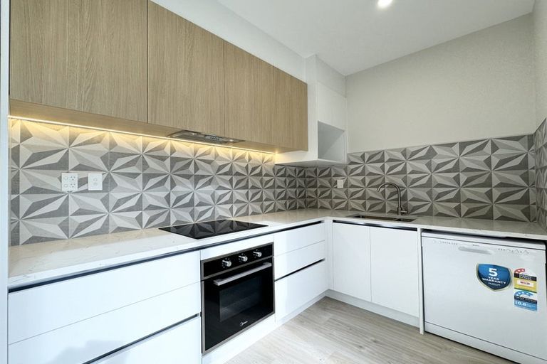 Photo of property in 16 Morus Road, Massey, Auckland, 0614