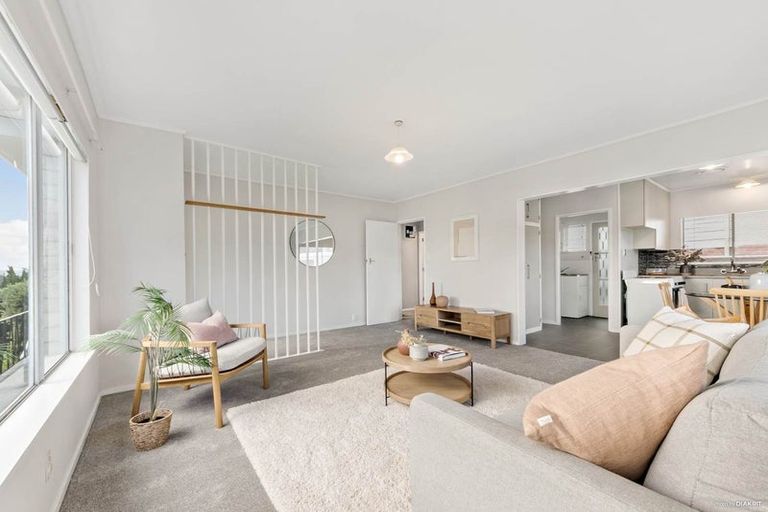 Photo of property in 1/49 Manhattan Heights, Glendene, Auckland, 0602