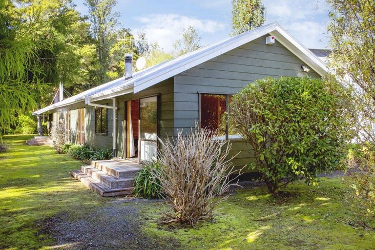 Photo of property in 6 Kaiuru Avenue, Pukawa Bay, Turangi, 3381