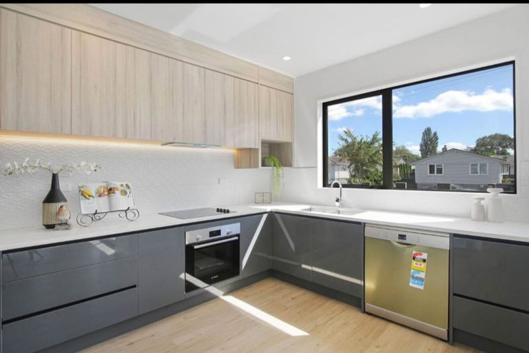 Photo of property in 1/15 Old Wairoa Road, Papakura, 2110