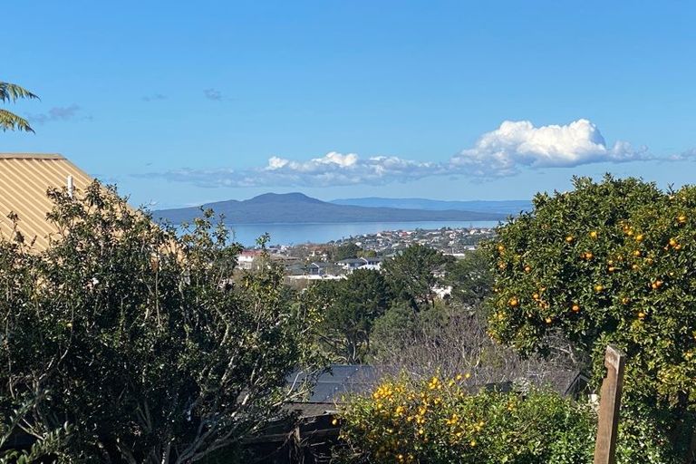 Photo of property in 927 East Coast Road, Northcross, Auckland, 0632