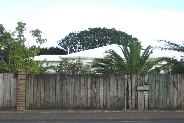 Photo of property in 1/3170 Great North Road, New Lynn, Auckland, 0600