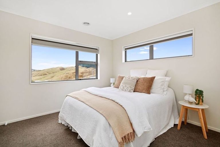 Photo of property in 127 Amesbury Drive, Churton Park, Wellington, 6037