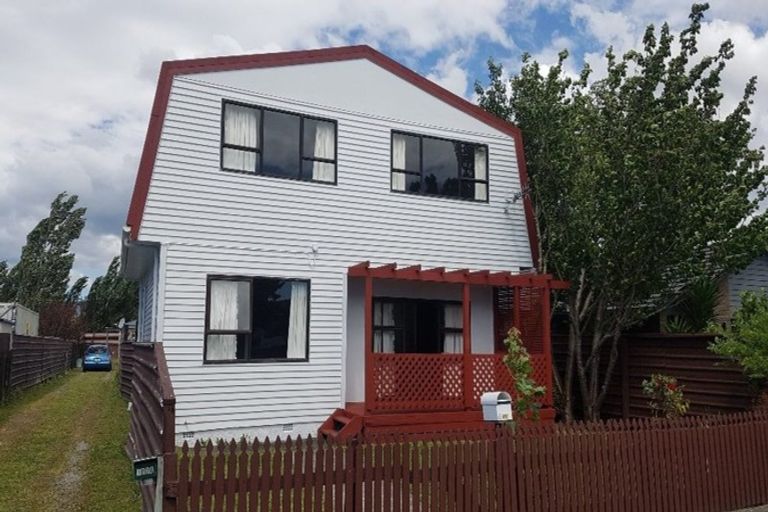 Photo of property in 100 Gibbons Street, Ebdentown, Upper Hutt, 5018