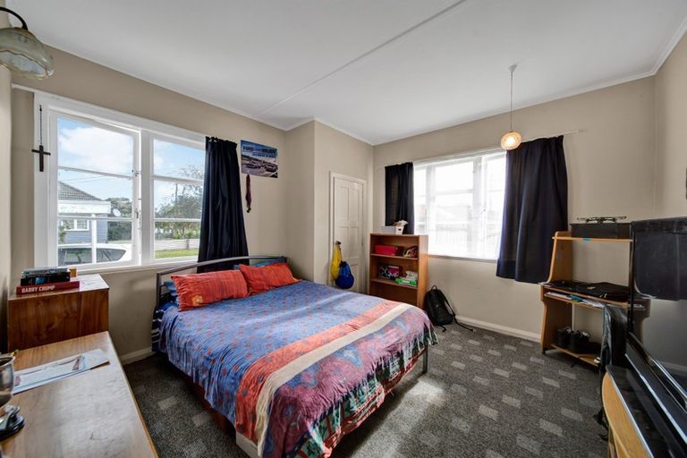 Photo of property in 12 Caledonia Street, Hawera, 4610