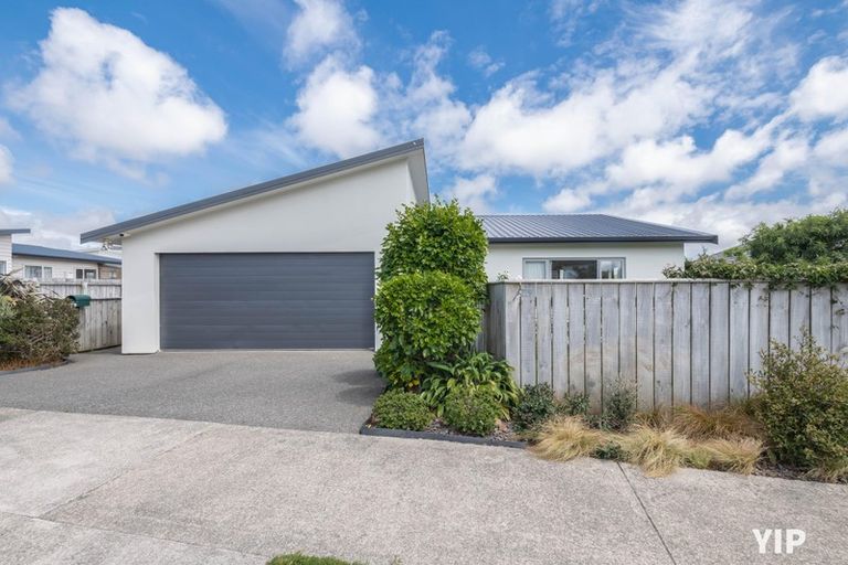 Photo of property in 229 Mark Avenue, Grenada Village, Wellington, 6037