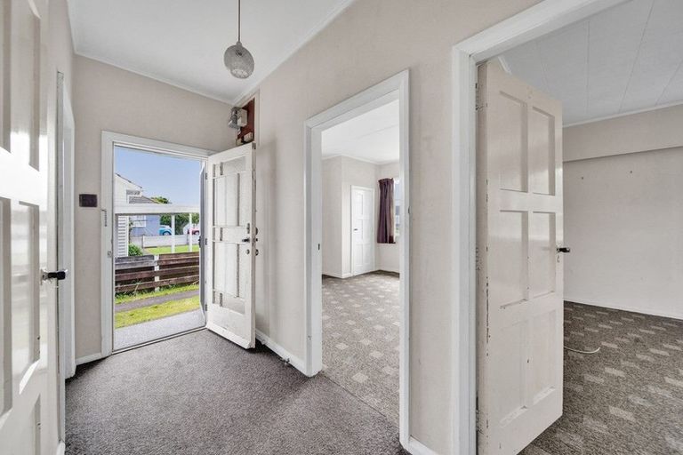 Photo of property in 12 Caledonia Street, Hawera, 4610