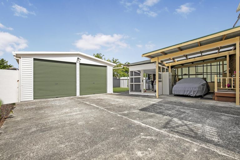 Photo of property in 14 Hadley Wood Drive, Wattle Downs, Auckland, 2103