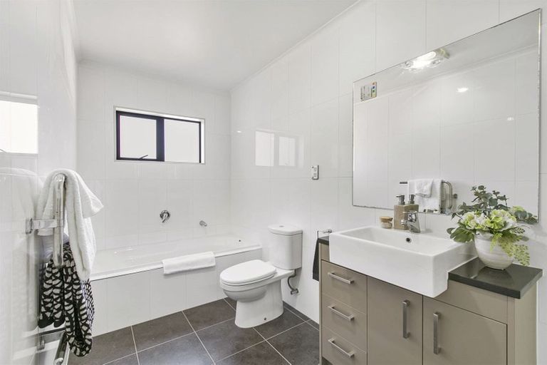 Photo of property in 24 Flintridge Drive, Flat Bush, Auckland, 2019
