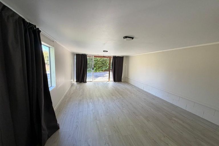 Photo of property in 1/21 Sunnyside Road, Sunnyvale, Auckland, 0612