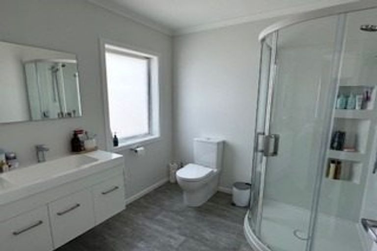 Photo of property in 8 Tainui Terrace, Tawa, Wellington, 5028