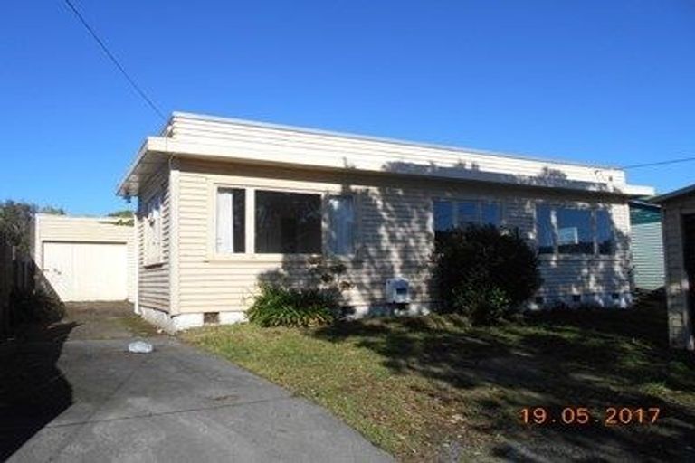 Photo of property in 202 Miromiro Road, Normandale, Lower Hutt, 5010