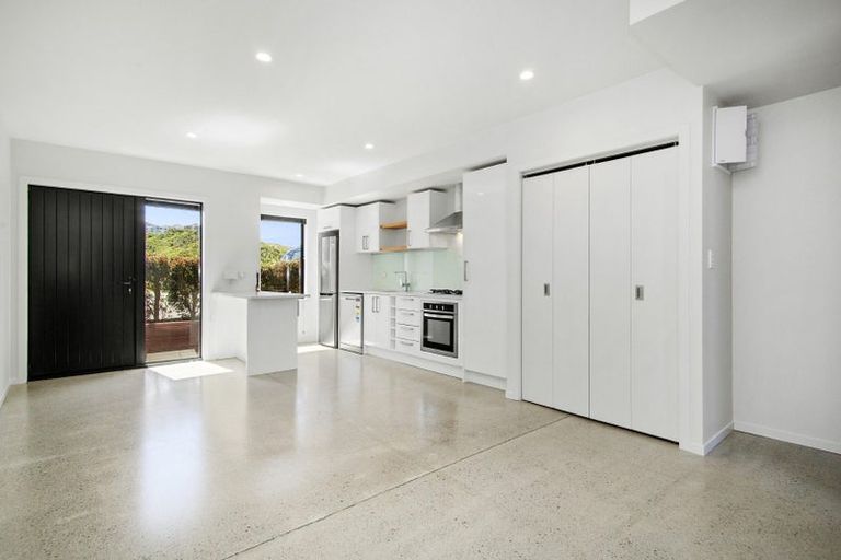 Photo of property in 1/50 Mandalay Terrace, Khandallah, Wellington, 6035