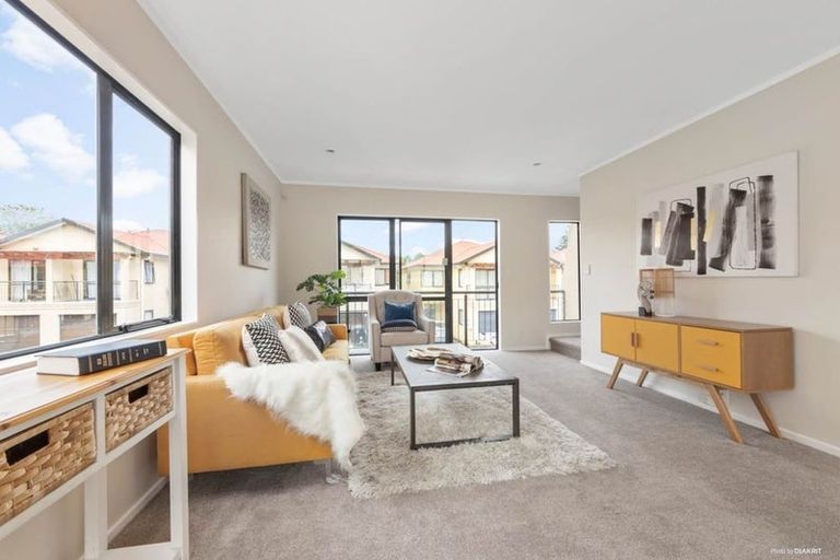 Photo of property in 27/8 Margan Avenue, New Lynn, Auckland, 0600