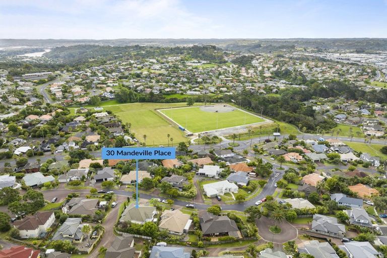 Photo of property in 30 Mandeville Place, Unsworth Heights, Auckland, 0632