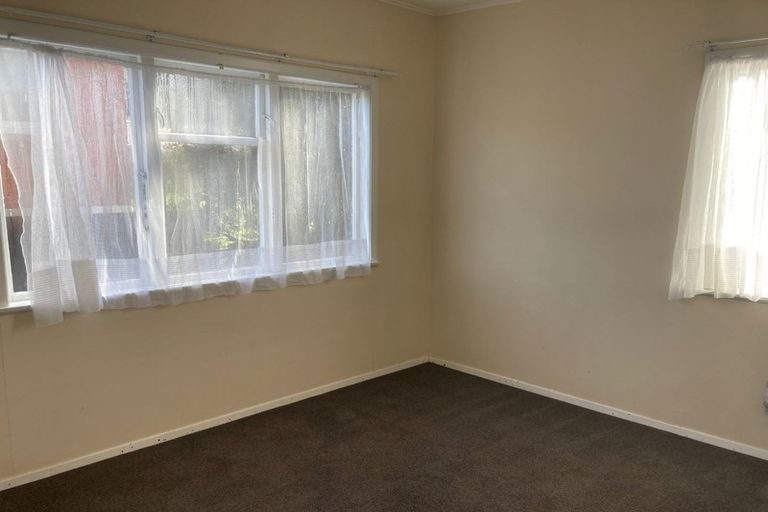 Photo of property in 28 Davidson Crescent, Tawa, Wellington, 5028