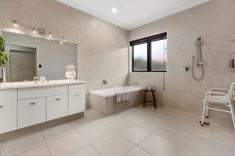 Photo of property in 2 Santa Monica Drive, Papamoa Beach, Papamoa, 3118