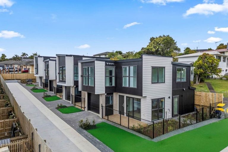 Photo of property in 12f Hewlett Road, Massey, Auckland, 0614