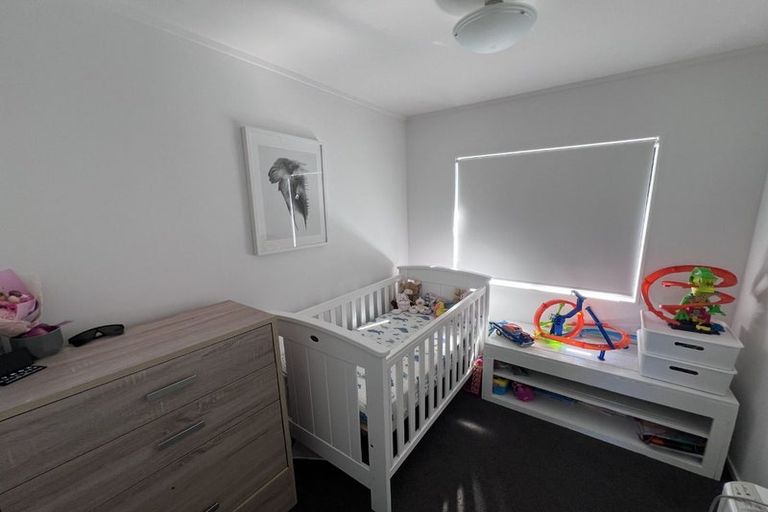 Photo of property in 14 Royalty Rise, Red Beach, 0932