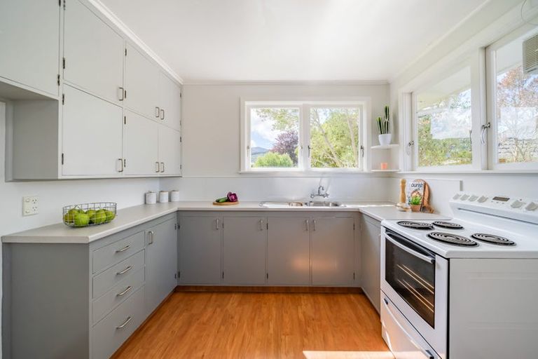 Photo of property in 16 Ruru Crescent, Heretaunga, Upper Hutt, 5018