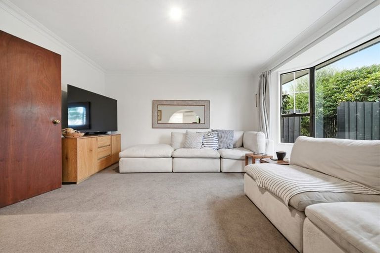 Photo of property in 1/54 Aorangi Road, Bryndwr, Christchurch, 8053