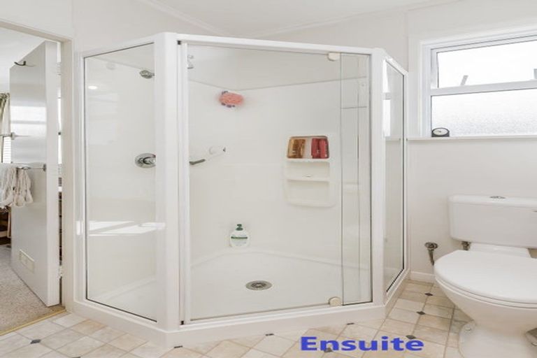 Photo of property in 353 Main Road, Tawa, Wellington, 5028