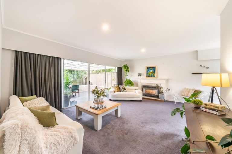 Photo of property in 6 Brightwater Crescent, Totara Park, Upper Hutt, 5018