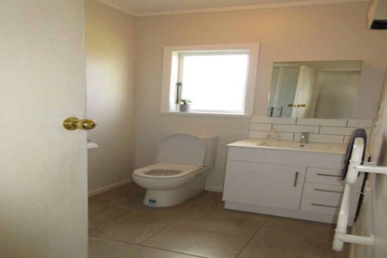Photo of property in 1 Te Kupe Road, Paraparaumu Beach, Paraparaumu, 5032