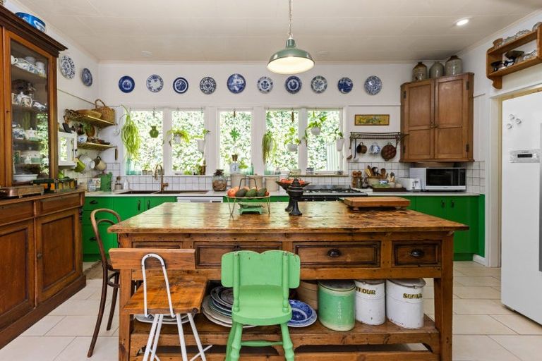 Photo of property in 32 Seapoint Road, Bluff Hill, Napier, 4110