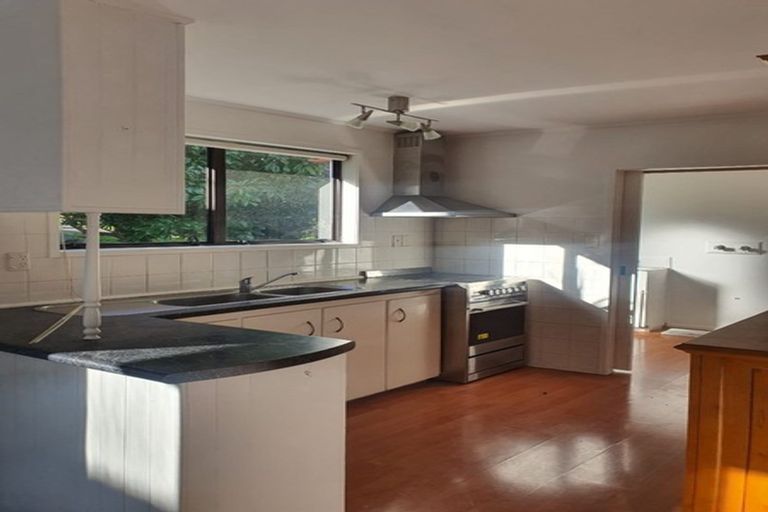 Photo of property in 9 Fitzherbert Avenue, West Harbour, Auckland, 0618