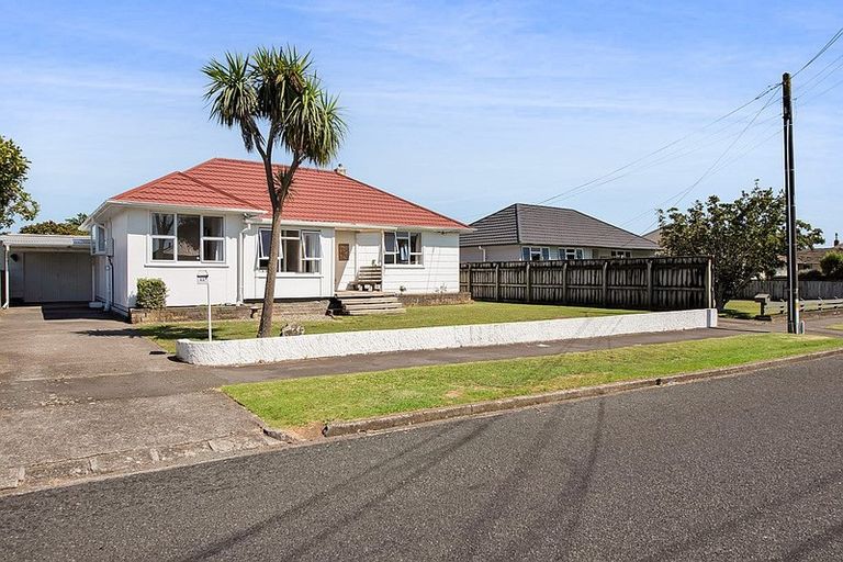 Photo of property in 62 Lismore Street, Merrilands, New Plymouth, 4312