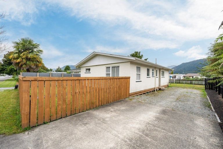 Photo of property in 121 Fairfax Street, Murchison, 7007